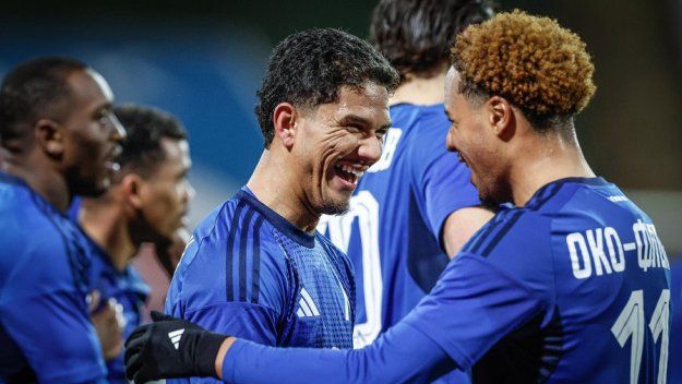 67fdc91d4e2231b96fcd27392cd8de71-futbolisti-na-levski-se-radvat-oko-fleks-i-everton-bala-ot-fb-na-levski7467242842147112650